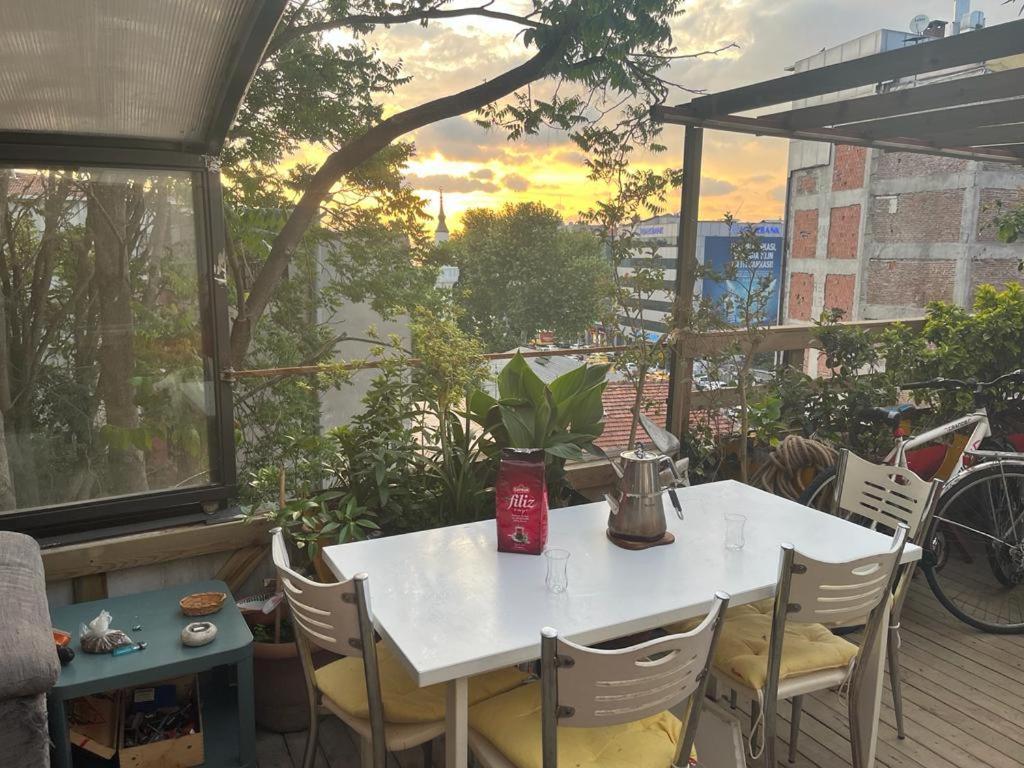 Central Apartment Kadikoy Terrace Bbq Close 2 Block Ferry Bull Metro Nighlife Stambuł Zewnętrze zdjęcie