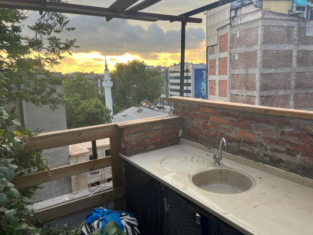 Central Apartment Kadikoy Terrace Bbq Close 2 Block Ferry Bull Metro Nighlife Stambuł Zewnętrze zdjęcie