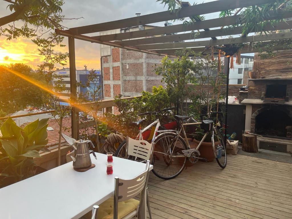 Central Apartment Kadikoy Terrace Bbq Close 2 Block Ferry Bull Metro Nighlife Stambuł Zewnętrze zdjęcie